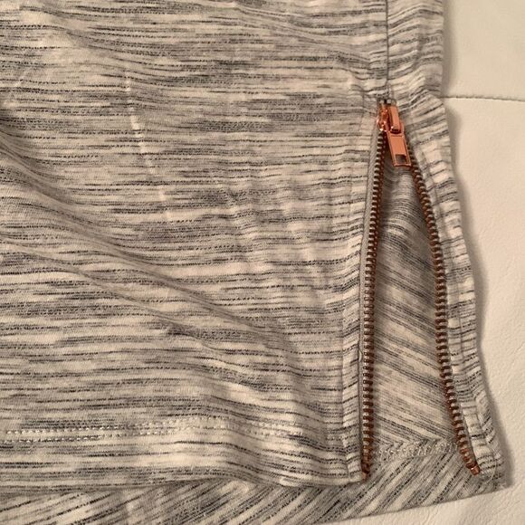 Asos Women’s T- Shirt Size Small - Picture 3 of 8